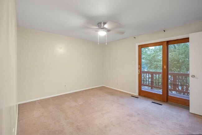 Building Photo - Lovely 3 BR/2 BA Townhome in Pasadena!