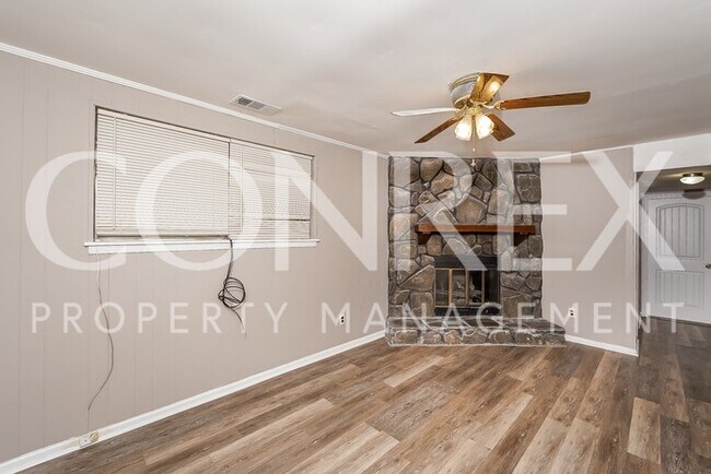 Building Photo - Lovely Four Bedroom