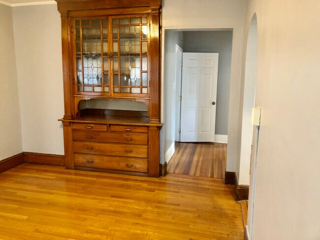 Building Photo - 12 Wheatland Ave