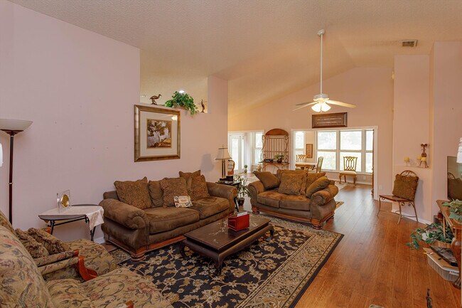 Foto del edificio - 2104 Cranberry Isles Way