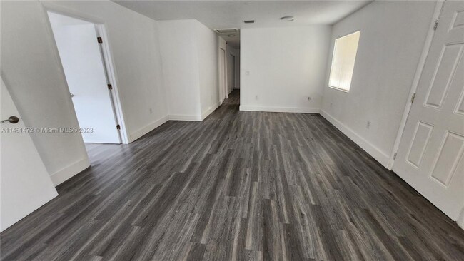 Foto del edificio - 550 NW 58th St