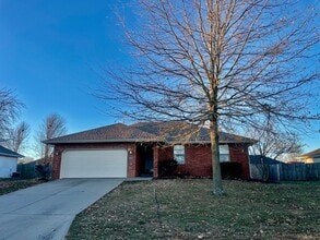 Building Photo - 802 E Waterford Blvd