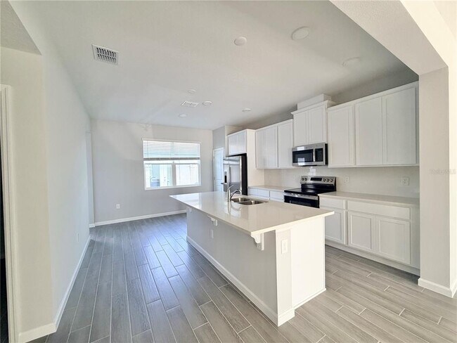 Building Photo - 15481 Bay Brg St