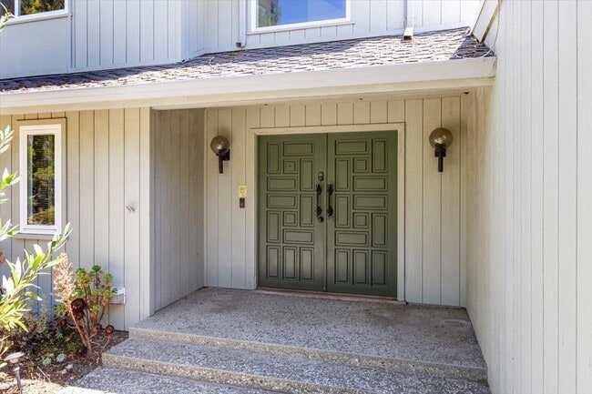 Building Photo - 13434 Old Oak Way