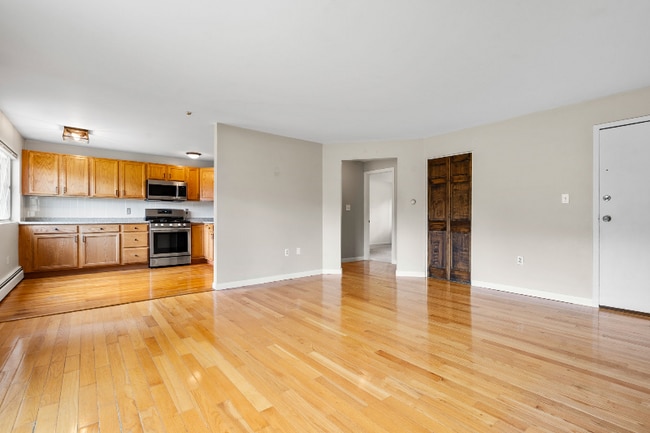 Building Photo - 28 Fernview Ave