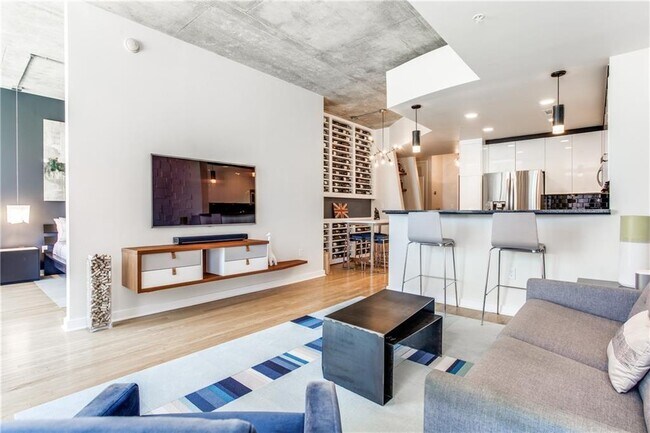 Building Photo - 360 Nueces St