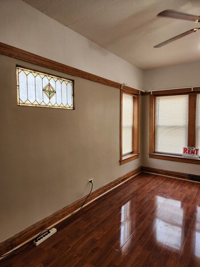 Foto del edificio - 1540 N Hamlin Ave