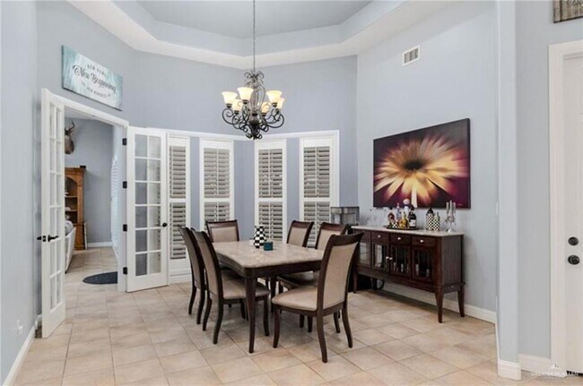 Building Photo - 2513 Kings Dr