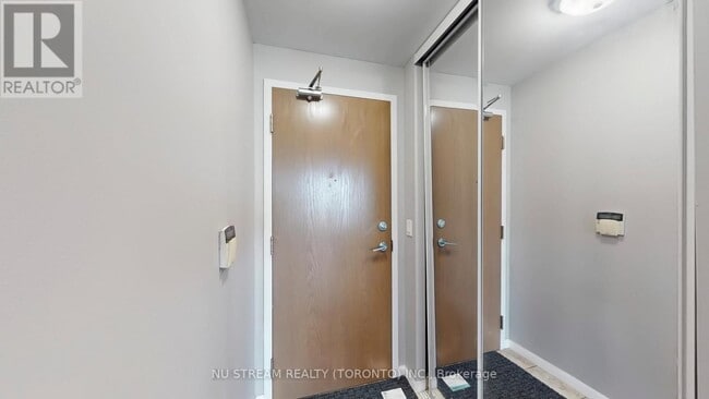 Building Photo - 219 Fort York Blvd