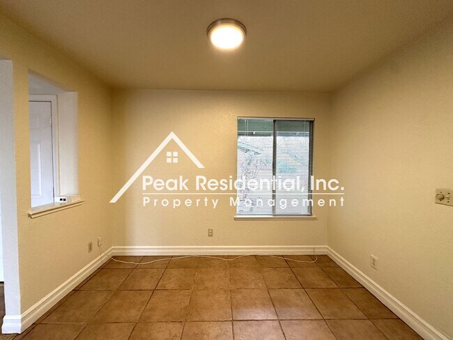 Foto del edificio - Very Nice 4bd/2ba Home with 2 Car Garage