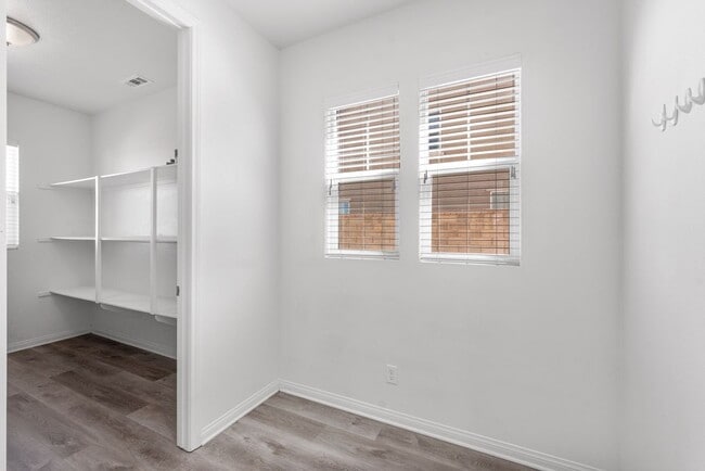 Foto del edificio - 37317 Paintbrush Dr