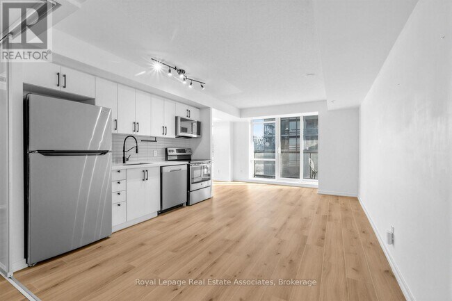 Photo du bâtiment - 20 Joe Shuster Way