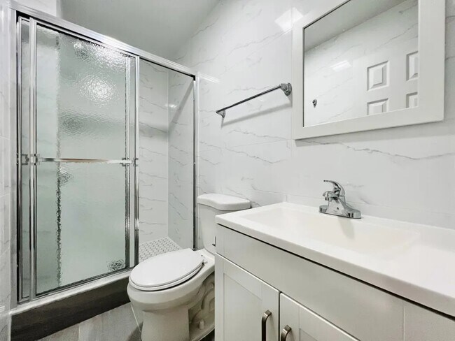 Foto del edificio - Furnished room/NOT APARTMENT