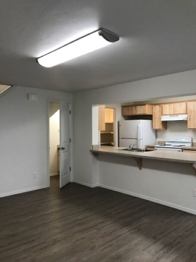 Foto del edificio - 759 Meadows Dr