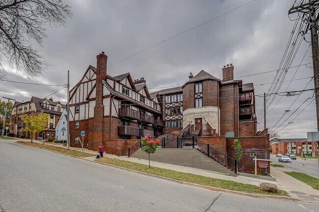 Foto del edificio - 328 N Allen St