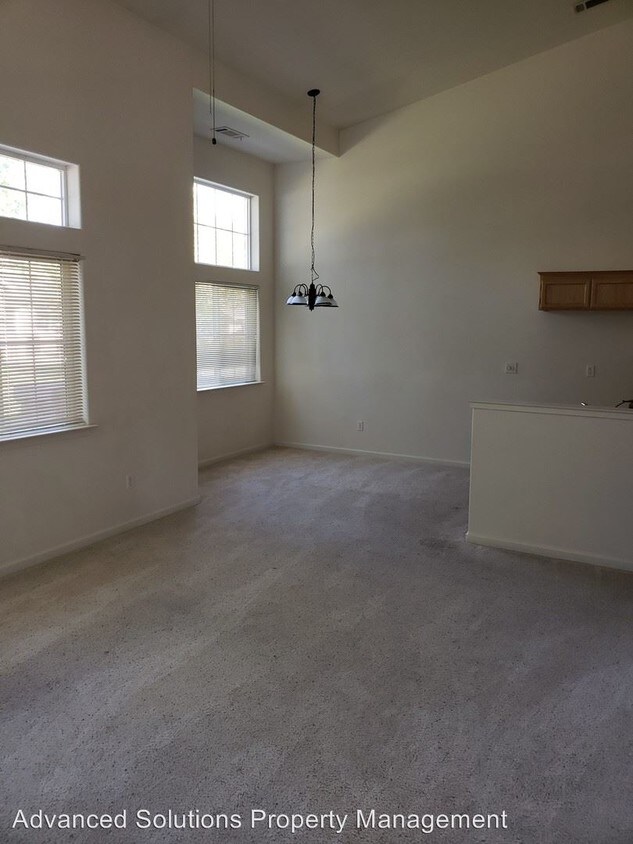 Primary Photo - 1246 Mighty Oak Ln