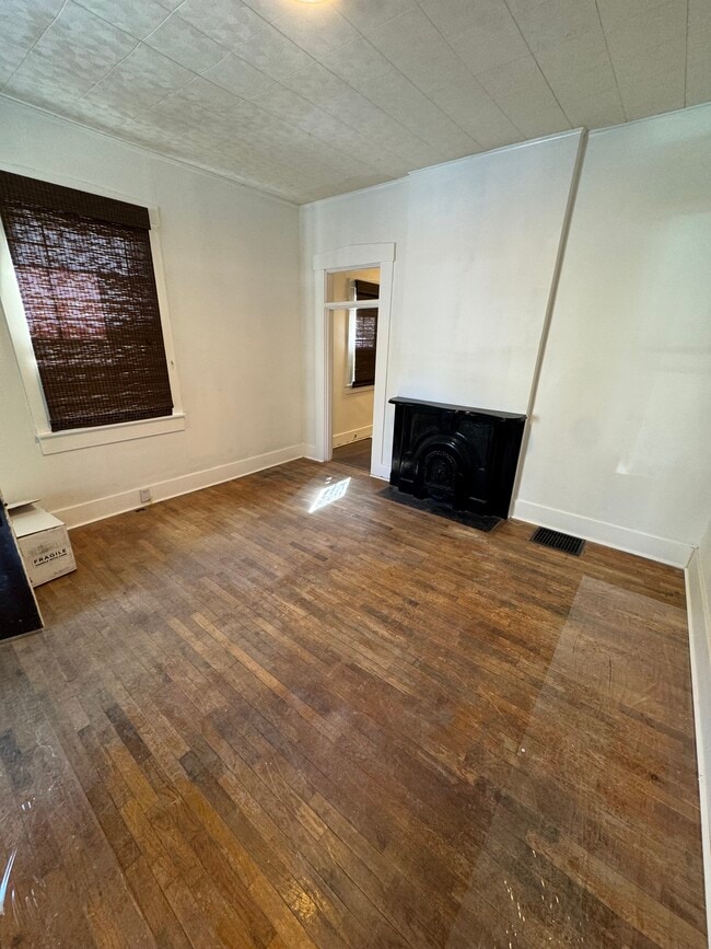 Building Photo - 953 W Main St