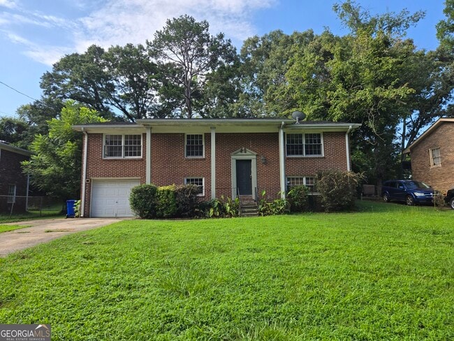 Building Photo - 1387 Town Country Dr SE