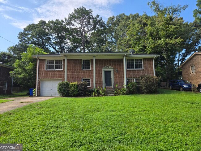 Foto del edificio - 1387 Town Country Dr SE