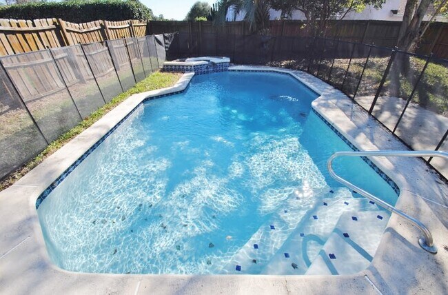 Building Photo - 1003 Pearson Dr