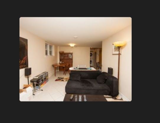 Photo du bâtiment - Large 1 bedroom in High Park close to subway.