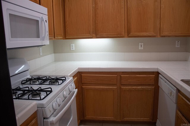 Building Photo - 1261 Los Arcos Pl