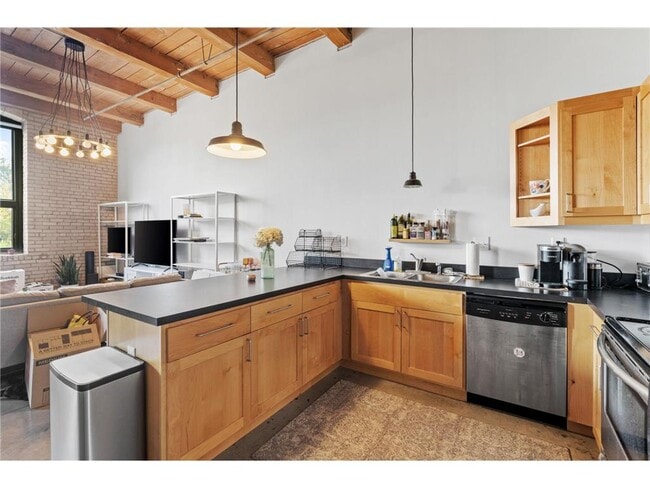 Building Photo - 127 5th St NE