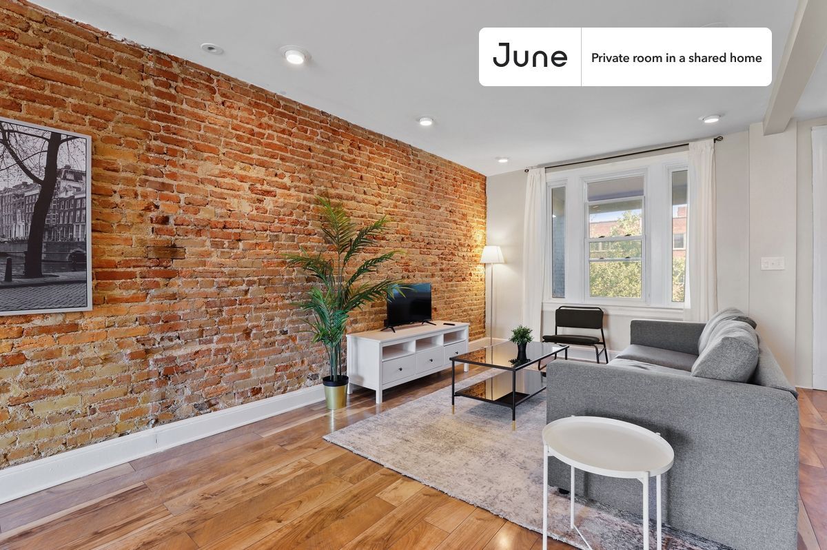 Primary Photo - Private bedroom in 6 bed/2.5 bath Home