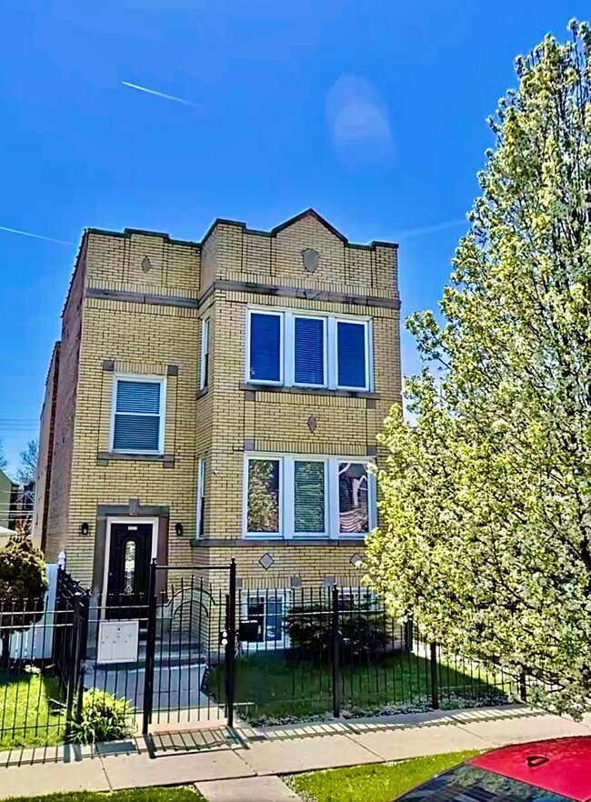 Foto del edificio - 4839 W Medill Ave