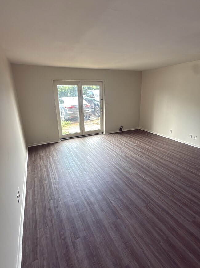 Foto del edificio - 1083 Harold Dr