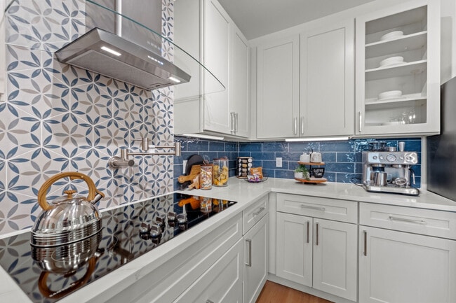 Building Photo - The Vivien