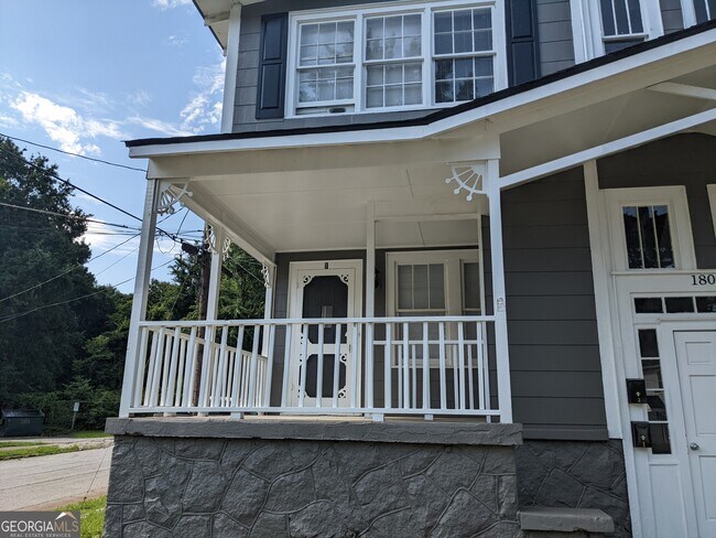 Building Photo - 1802 Temple Ave