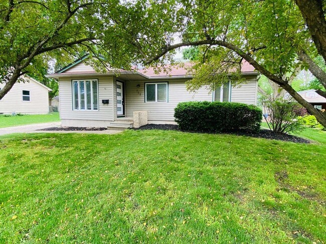 Building Photo - NEWLY REMODELED RANCH!! - 3 Bedroom, 1 Bath Home in Ankeny