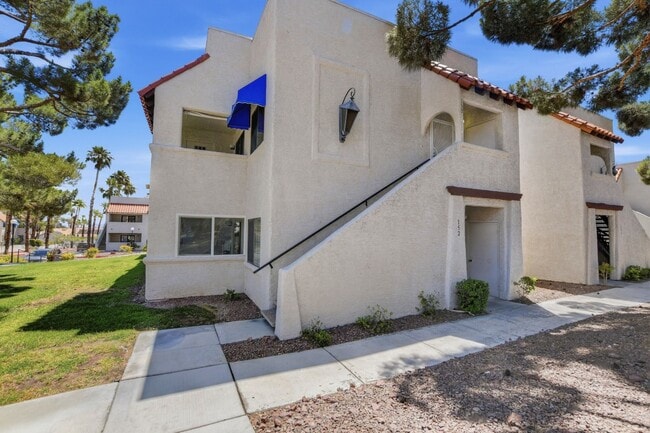 Building Photo - Upgraded 2 bedroom 2 bath upstairs condo