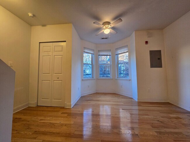 Building Photo - 1506 S 13th St