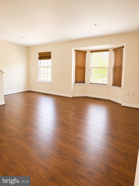 Building Photo - 8809 Francisco Ct