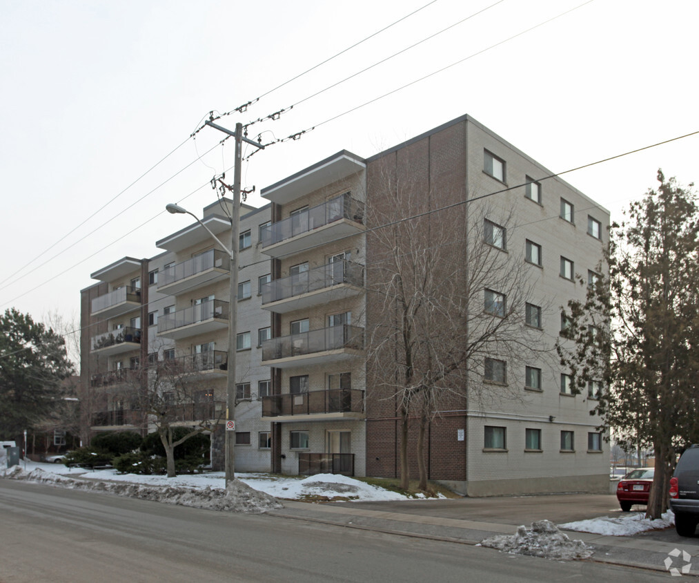 Primary Photo - Wynbrook Apartments