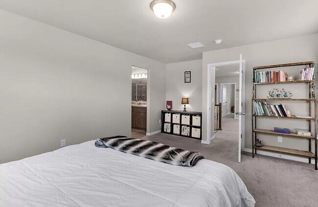 Foto del edificio - 8075 Basaltic Dr