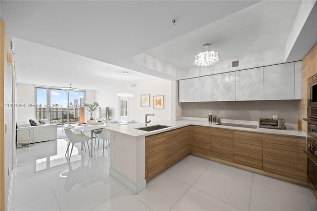 Building Photo - 300 Sunny Isles Blvd