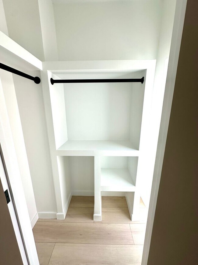Foto del edificio - 3-Bedroom, 3-Bath Townhome in Prime North ...