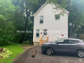 558 S Main St