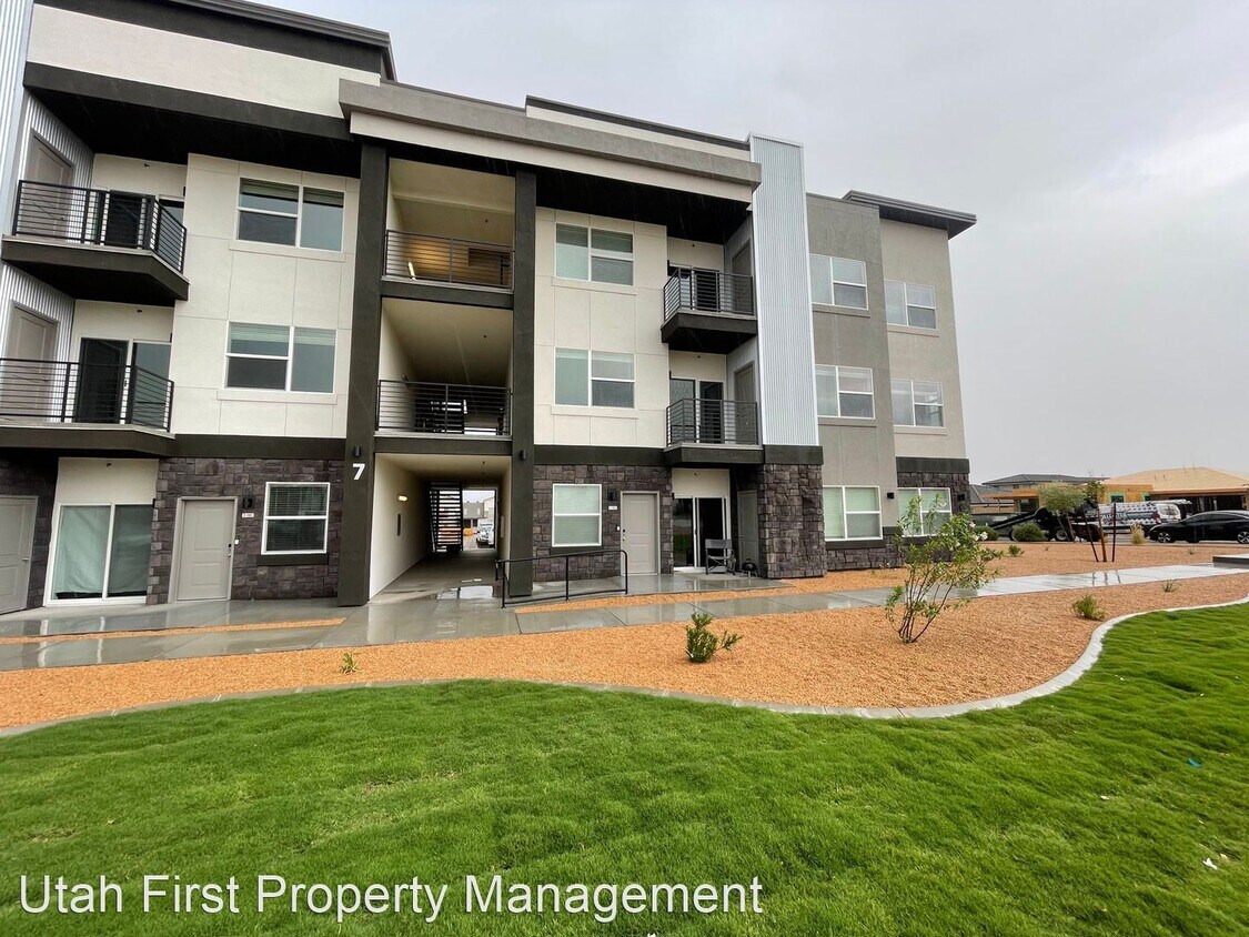 Foto principal - 2 br, 2 bath House - 5801 S Garnet Dr #7-202