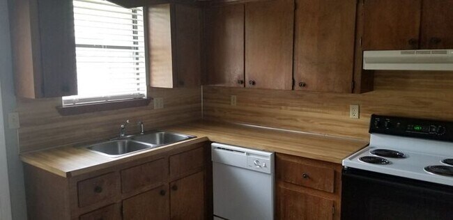 Building Photo - 2 Bd, 1 Ba Duplex, Jacksonville