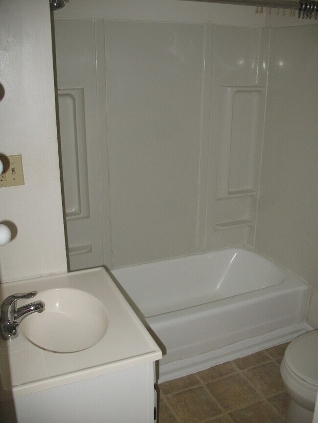 bath with shower - 610 W 6th St