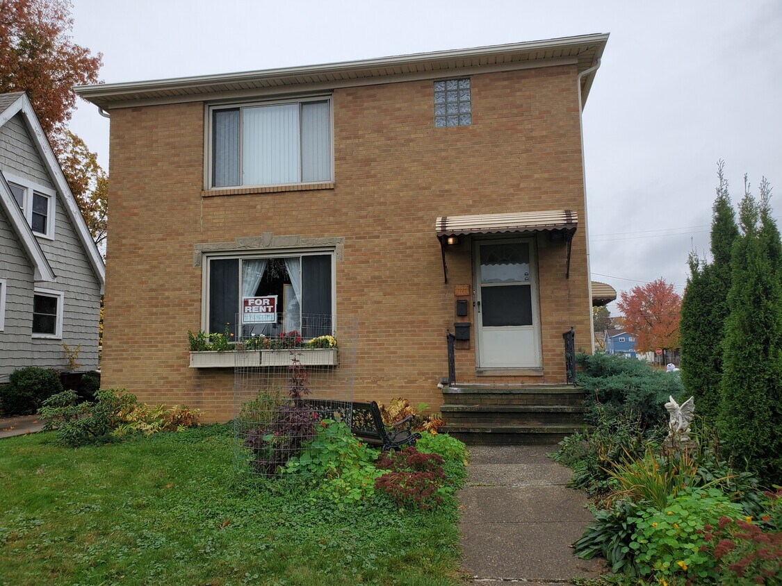 7721 Marlborough Ave Unit Duplex, up, Parma, OH 44129 Apartments in
