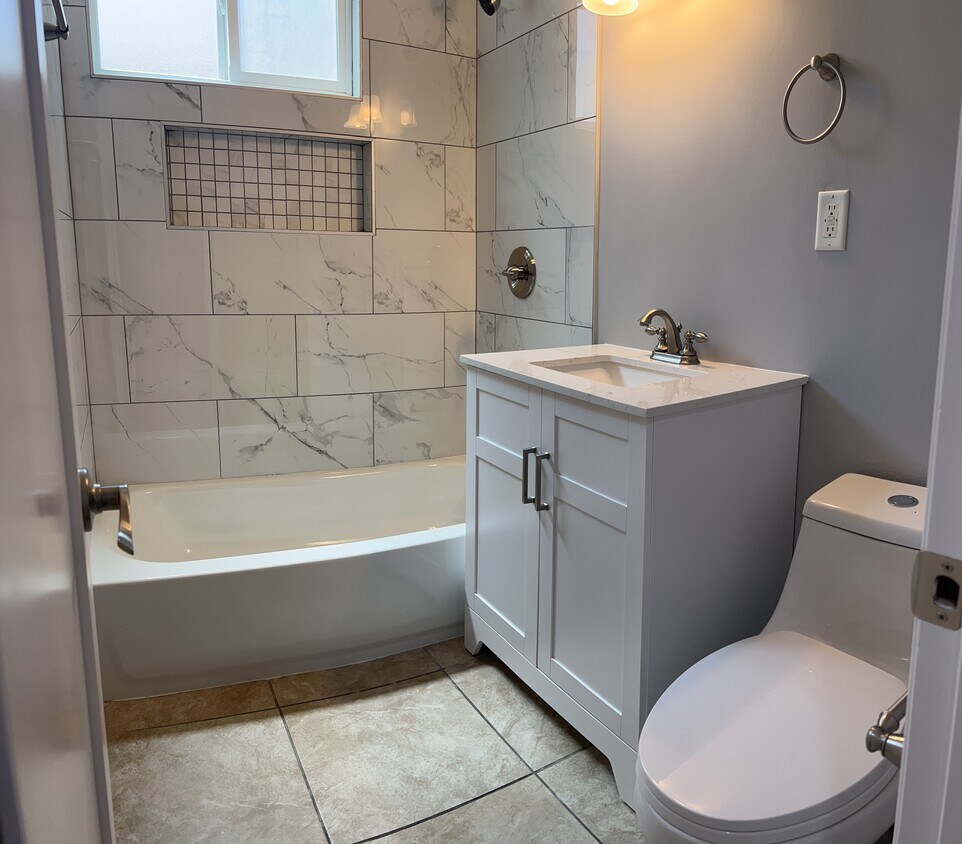 Foto del edificio - 7419 Woodley Ave