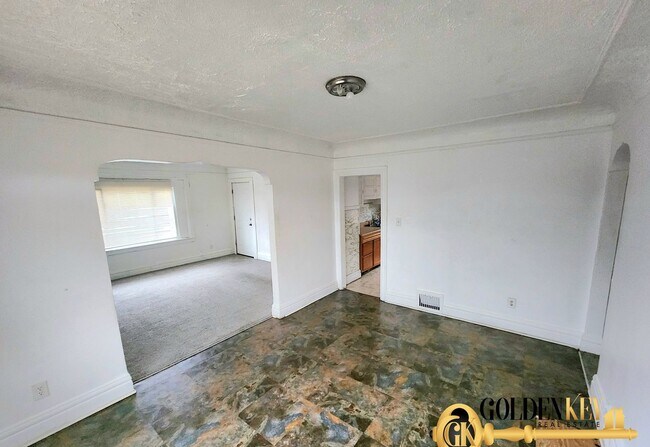 Foto del edificio - 14613-14615 Mettetal St