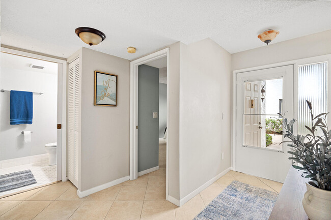 Building Photo - 30 Pelican Pointe Dr
