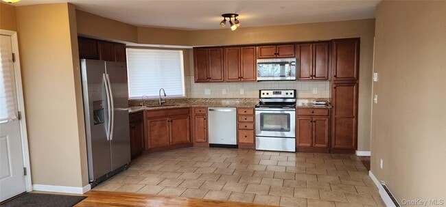 Building Photo - 448 Old Mountain Rd