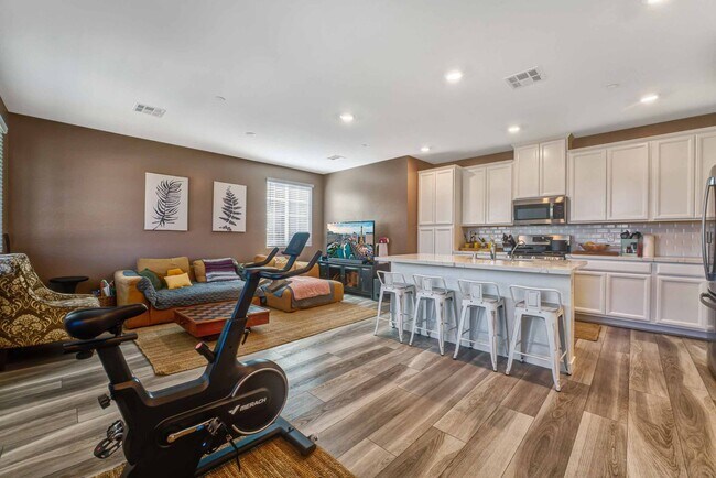 Building Photo - Elegant Modern Townhome!